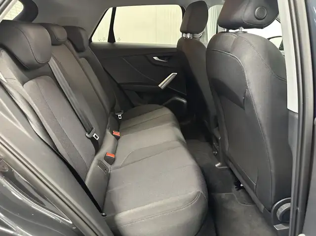 Audi Q2 view 13