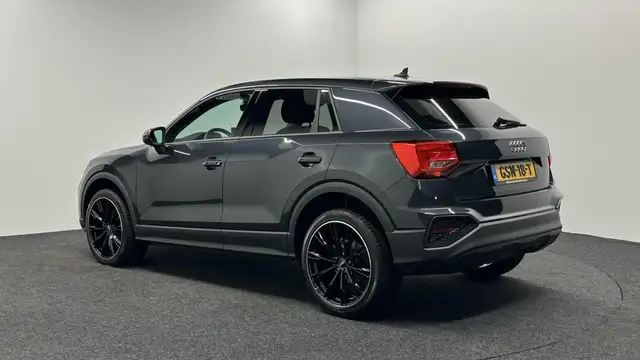 Audi Q2 view 4