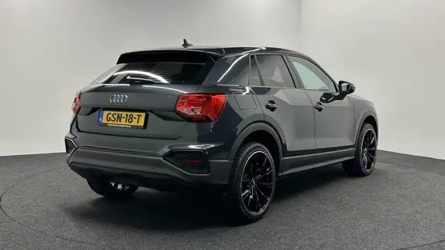 Audi Q2 view 5