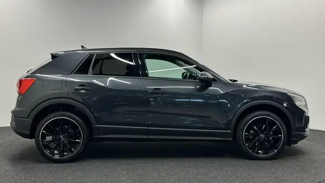 Audi Q2 view 9