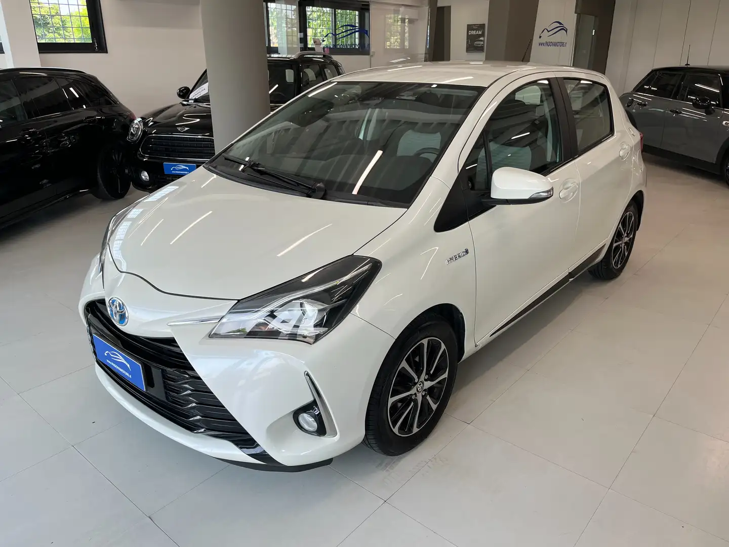 Toyota Yaris 5porte 1.5 Hybrid 73cv Trend White Edition Blanc - 1