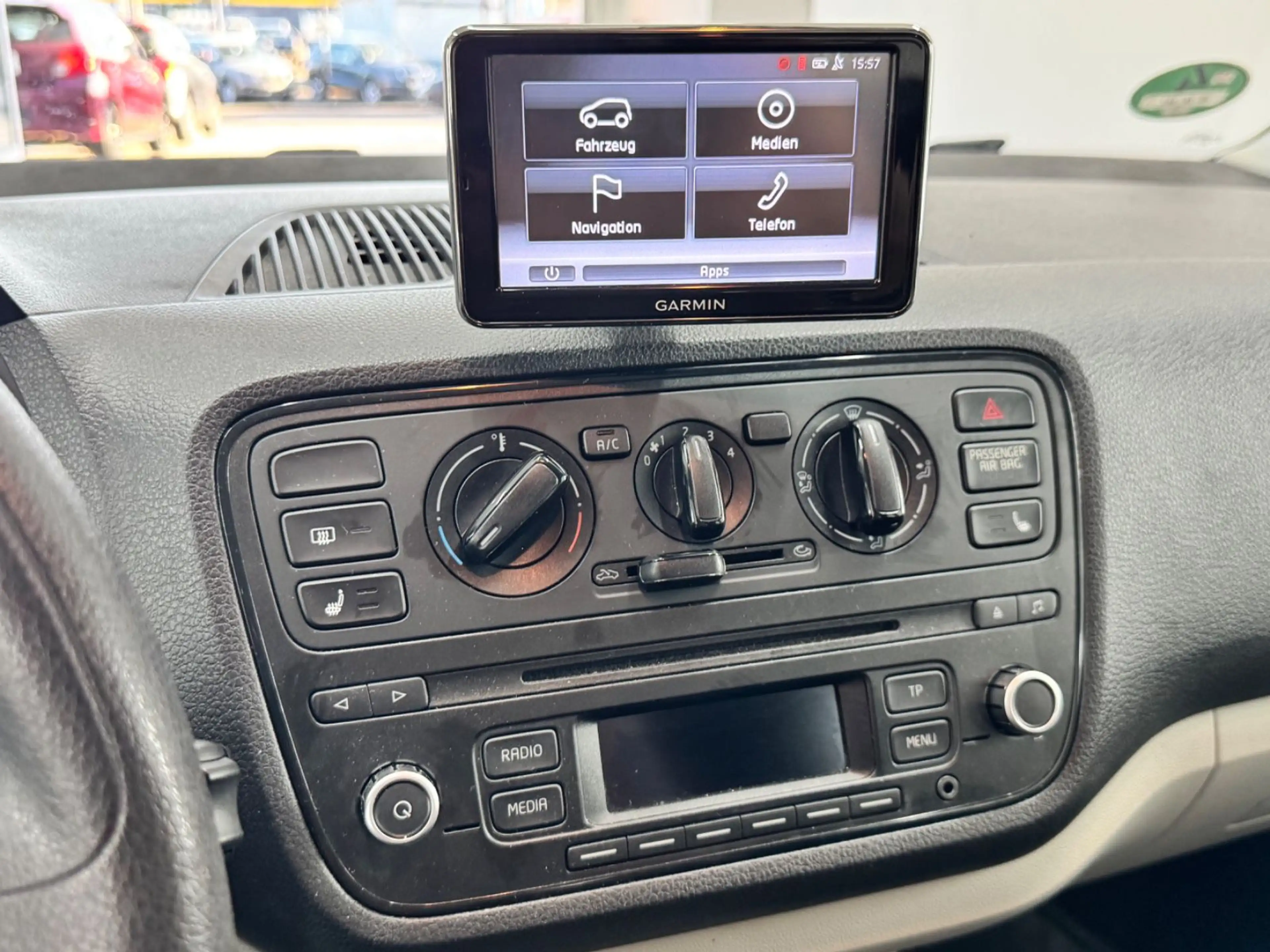 SEAT Mii Style *4-TÜR*NAVI*TEMP*SHZ*ALLWETTER* — photo 9