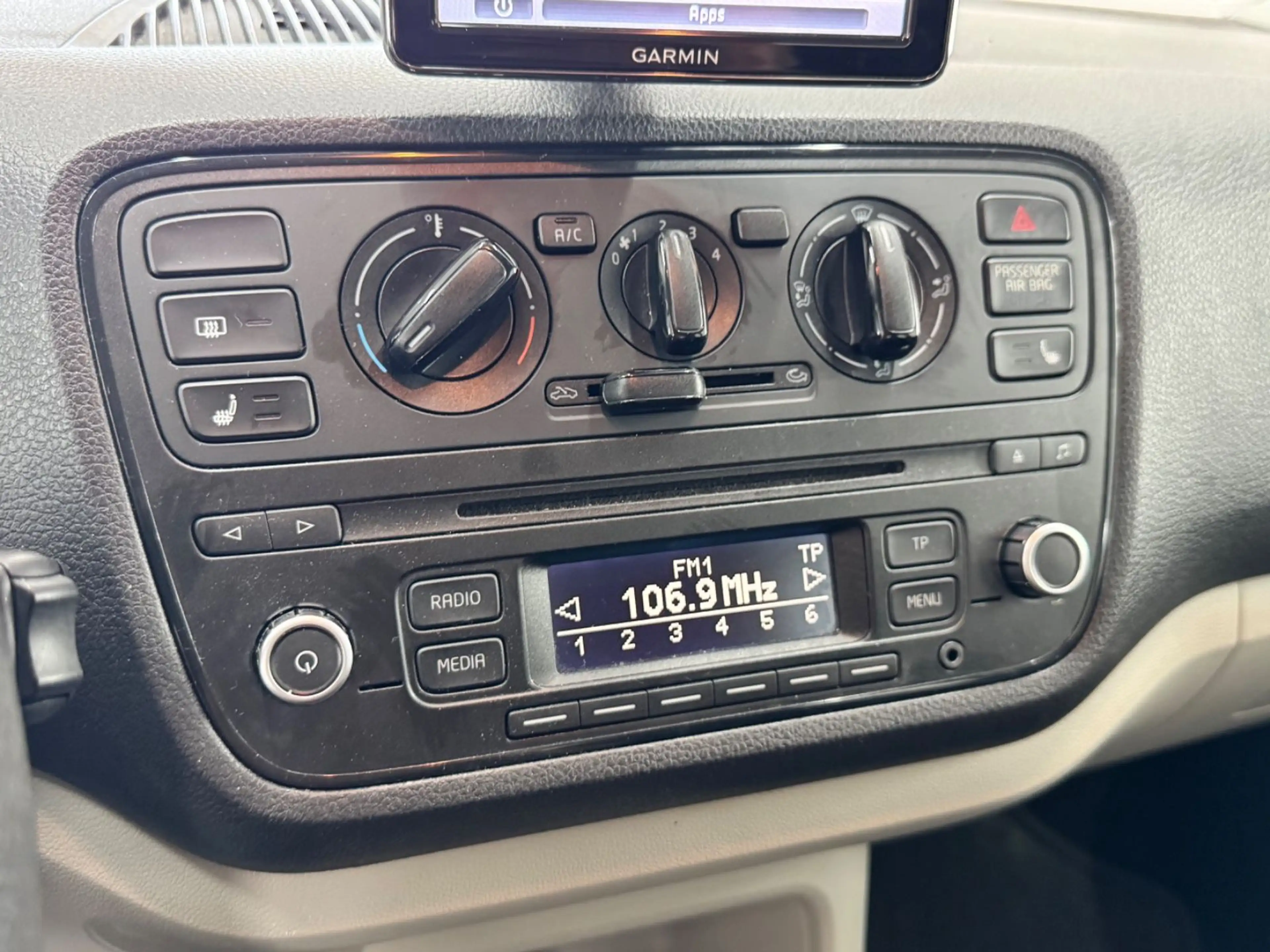SEAT Mii Style *4-TÜR*NAVI*TEMP*SHZ*ALLWETTER* — photo 10