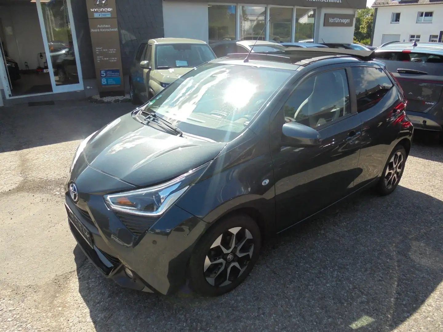 Toyota Aygo AYGO x-sky TÜV+Inspektion Neu gut geplegt Grau - 1