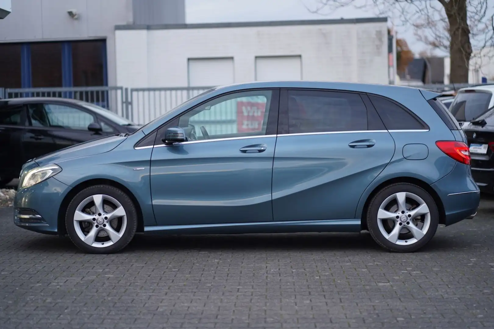 Mercedes-Benz B 180 Edition 1 Kamera Leder AHK Bi-Xenon 1.Hand Blau - 2