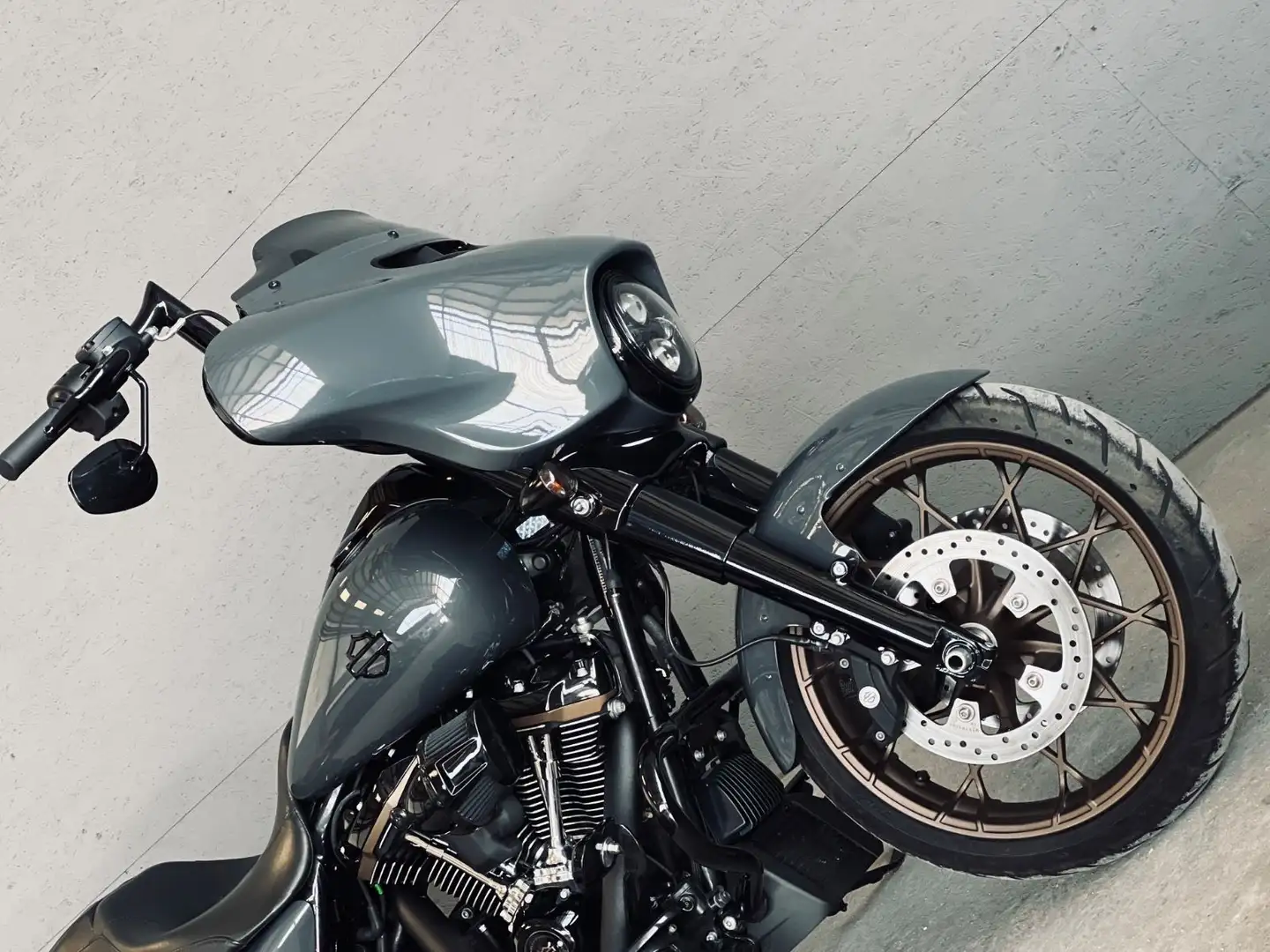 Harley-Davidson FLHXST Street Glide ST  117ci Grau - 1