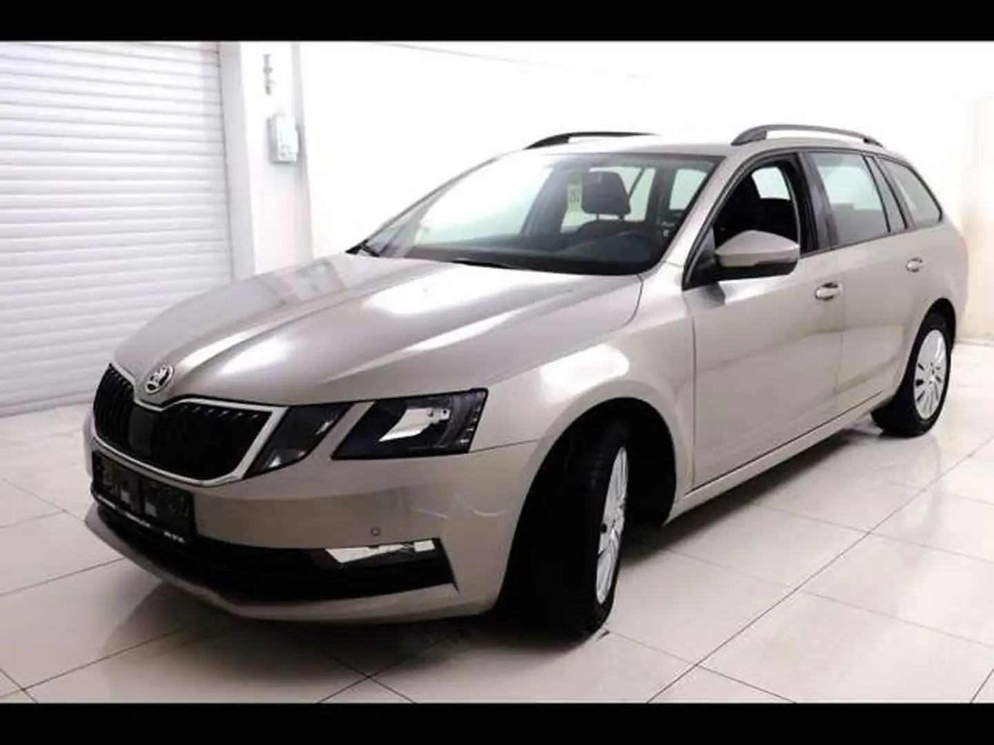 Skoda Octavia 1.0 115cv break beige 10/18 Airco GPS Capteurs Gold - 2