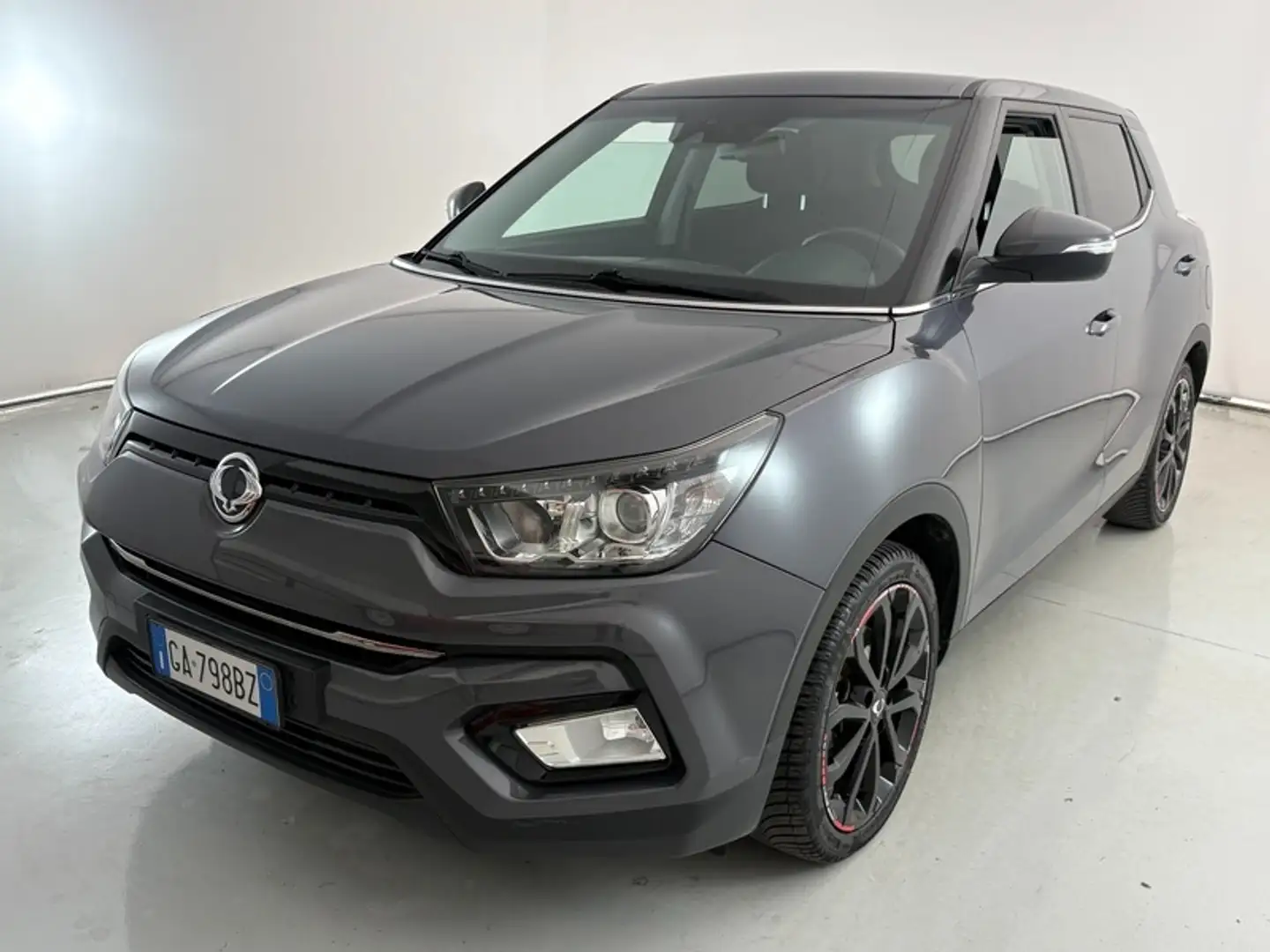 SsangYong Tivoli 1.6 e-XGi Bi-Fuel Dream Grau - 1