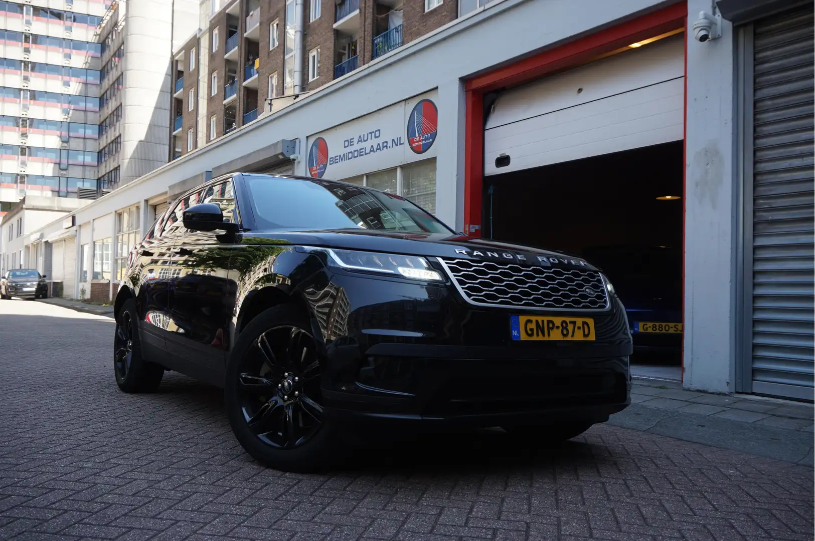 Land Rover Range Rover Velar 2.0 P400e * Black on Black * Privacy glass 20inch Noir - 1