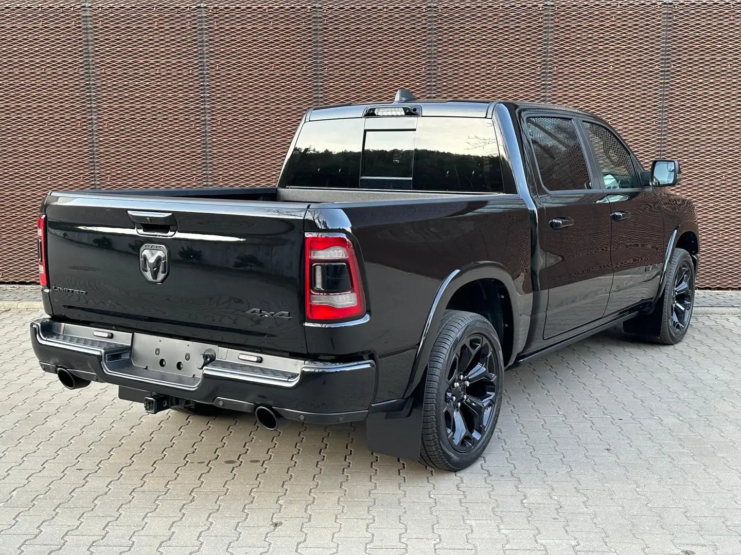 RAM 1500 5.7 Limited Night Edition 360° Pano 12" Display Negru - 2