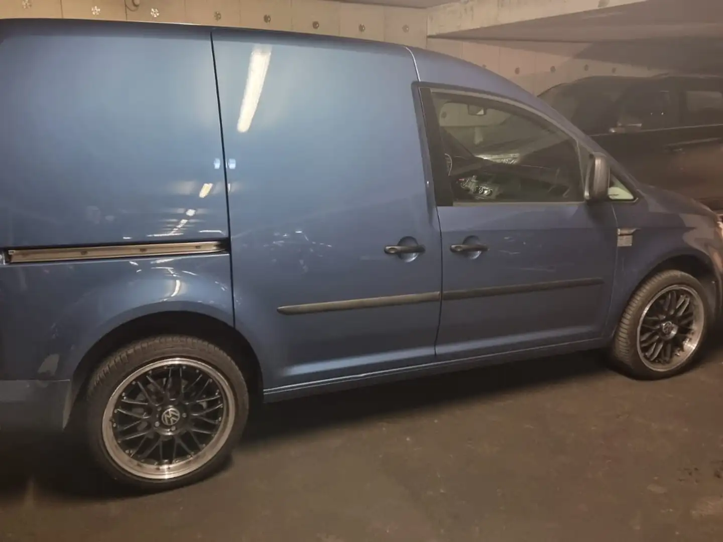 Volkswagen Caddy Kombi 2,0 TDI DSG Blau - 1