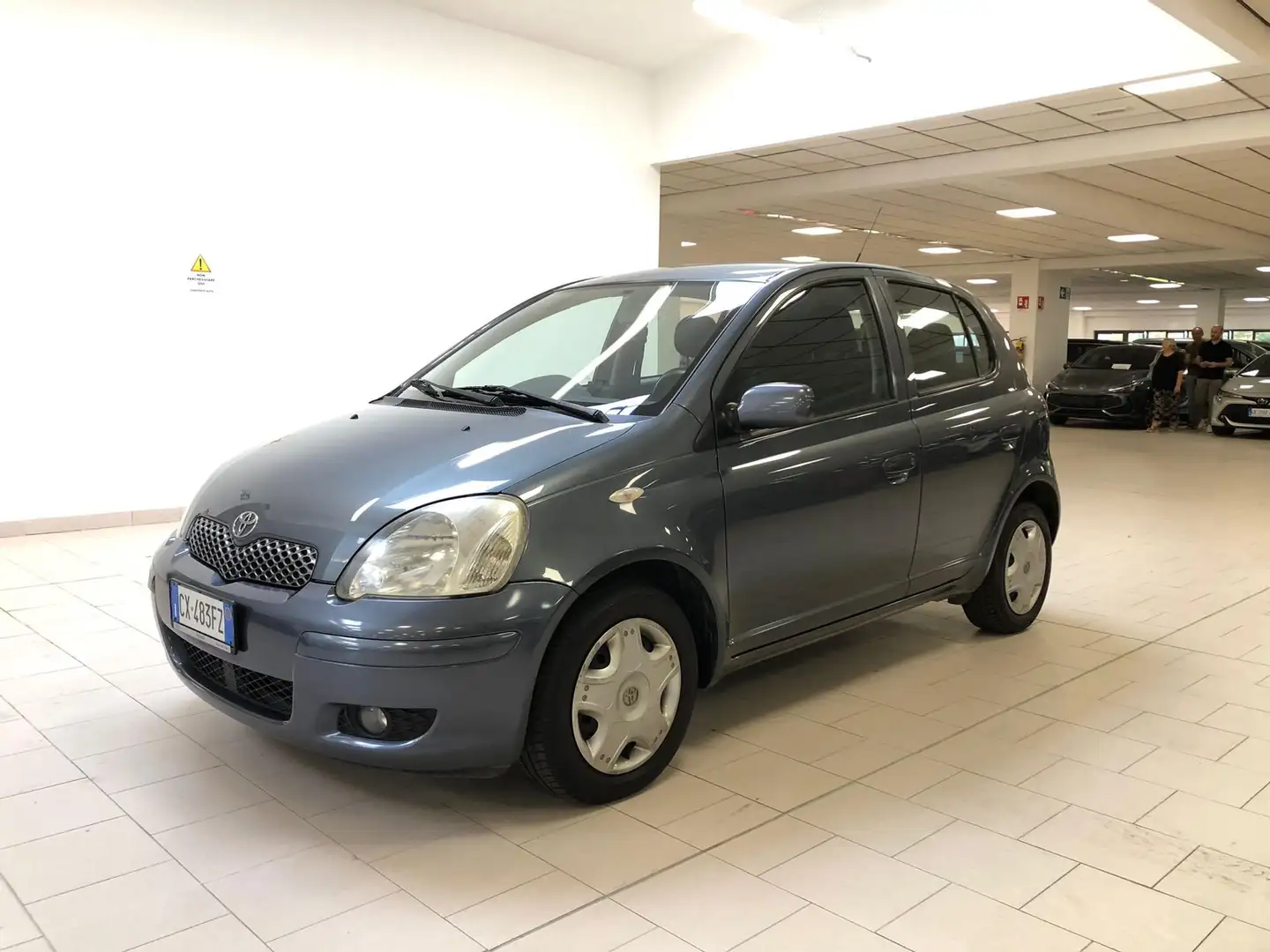 Toyota Yaris Yaris 5p 1.0 Expo Argento - 1