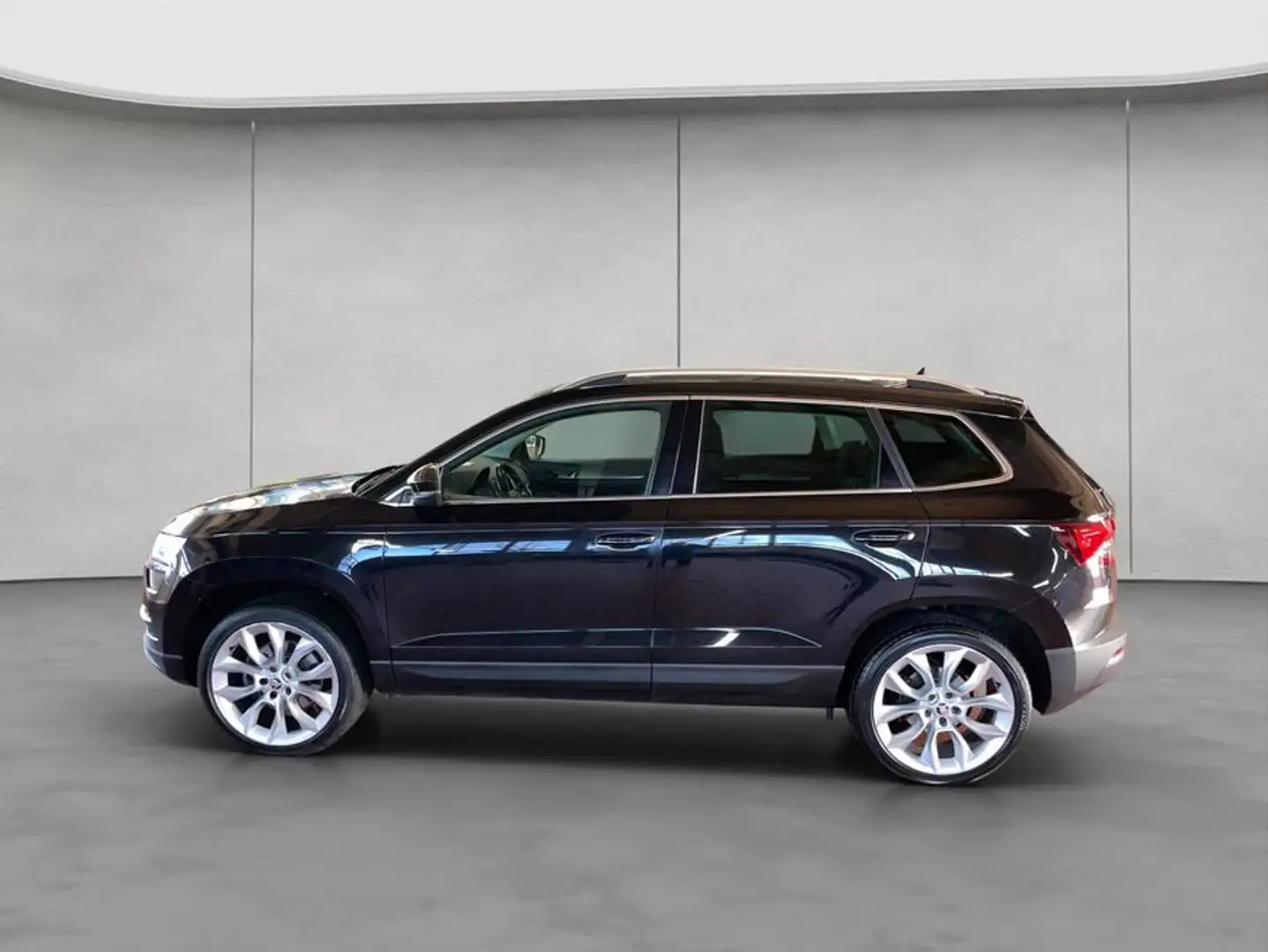 Skoda Karoq 2.0 TDI SCR 4x4 DSG Ambition AHK Pano Zwart - 2