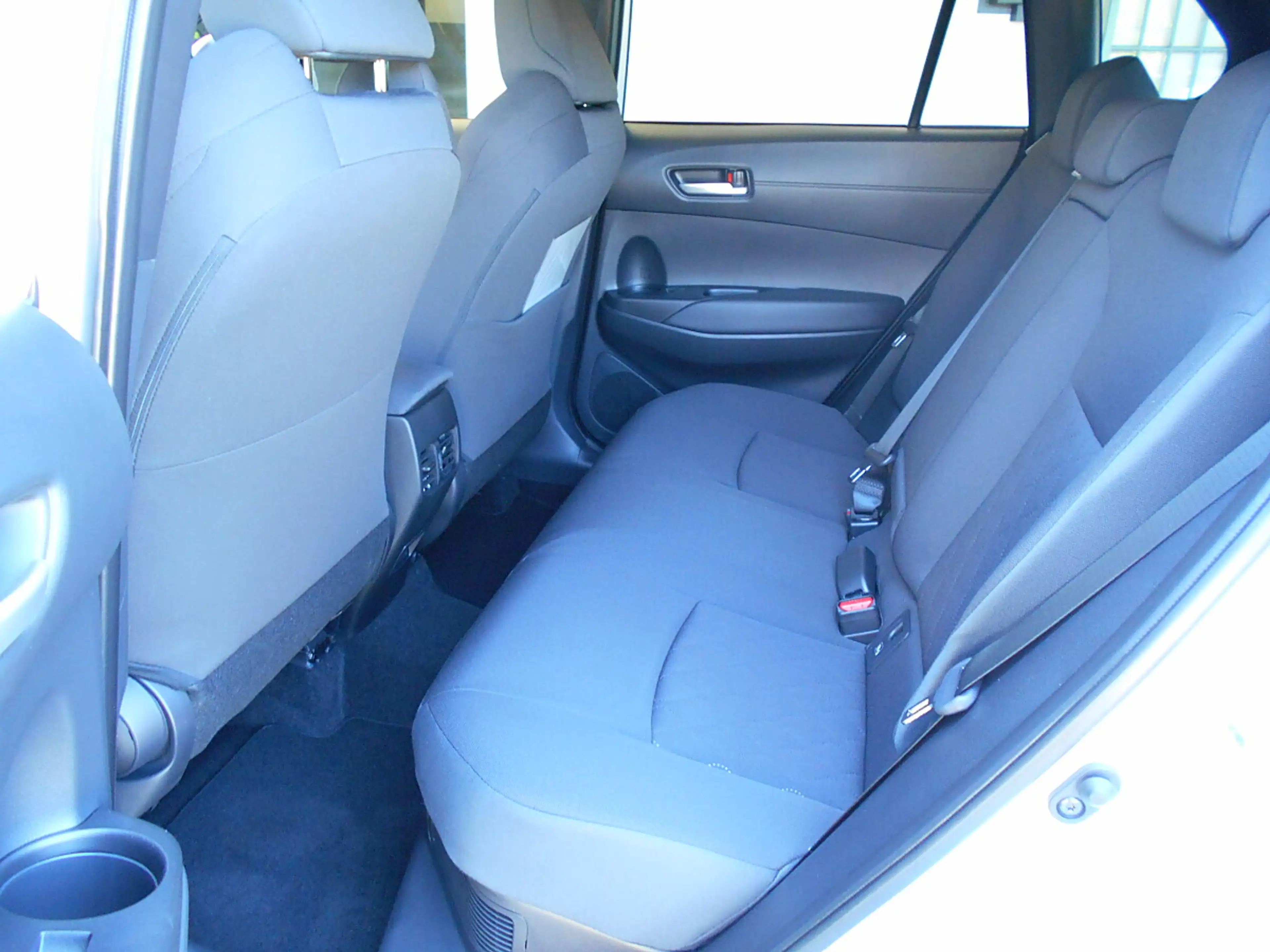 Toyota Corolla Cross 2,0 Hybrid Active Drive 2WD — photo 9