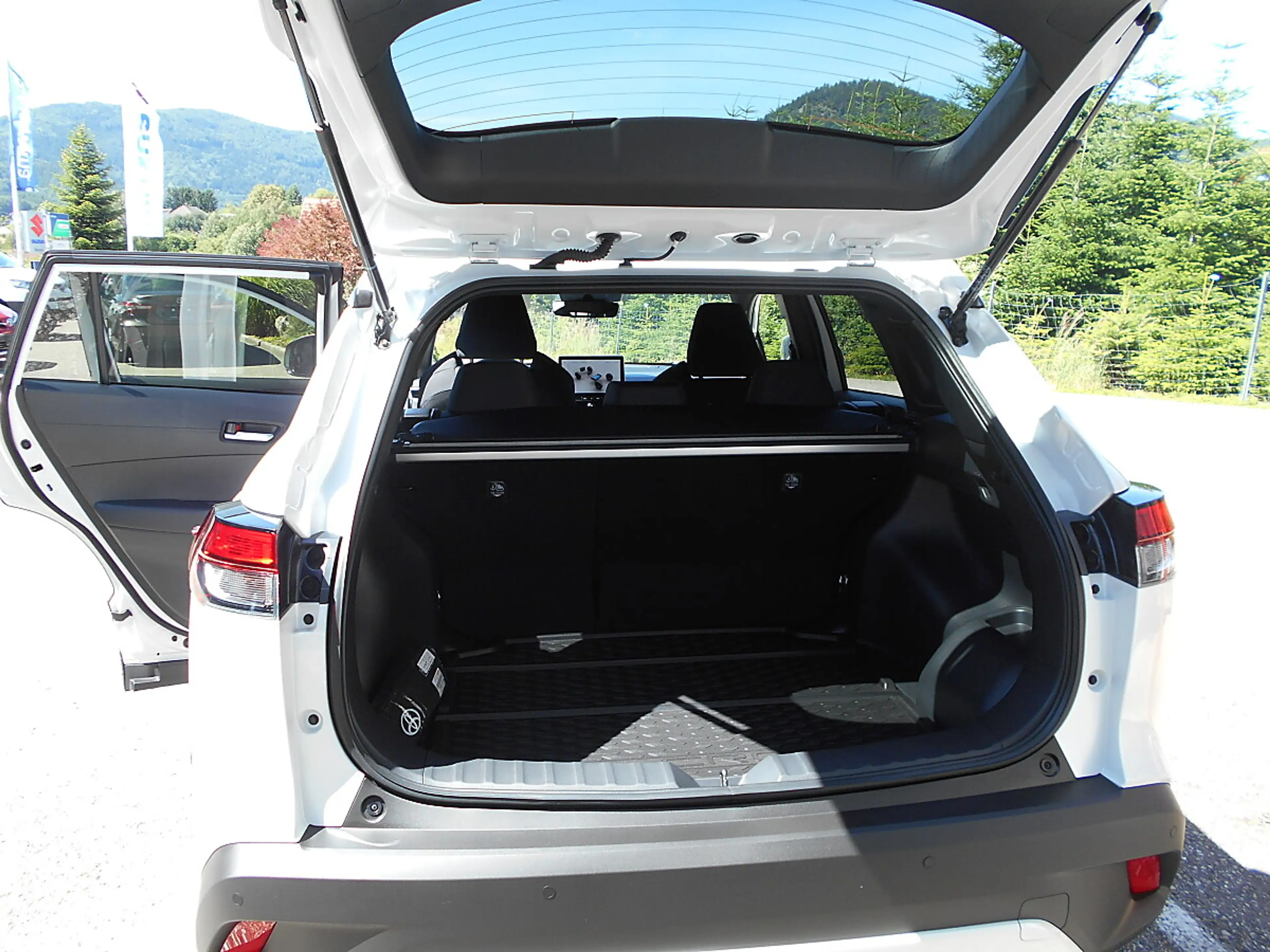 Toyota Corolla Cross 2,0 Hybrid Active Drive 2WD — photo 6