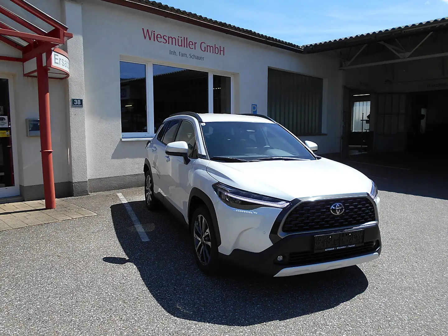 Toyota Corolla Cross 2,0 Hybrid Active Drive 2WD Weiß - 2