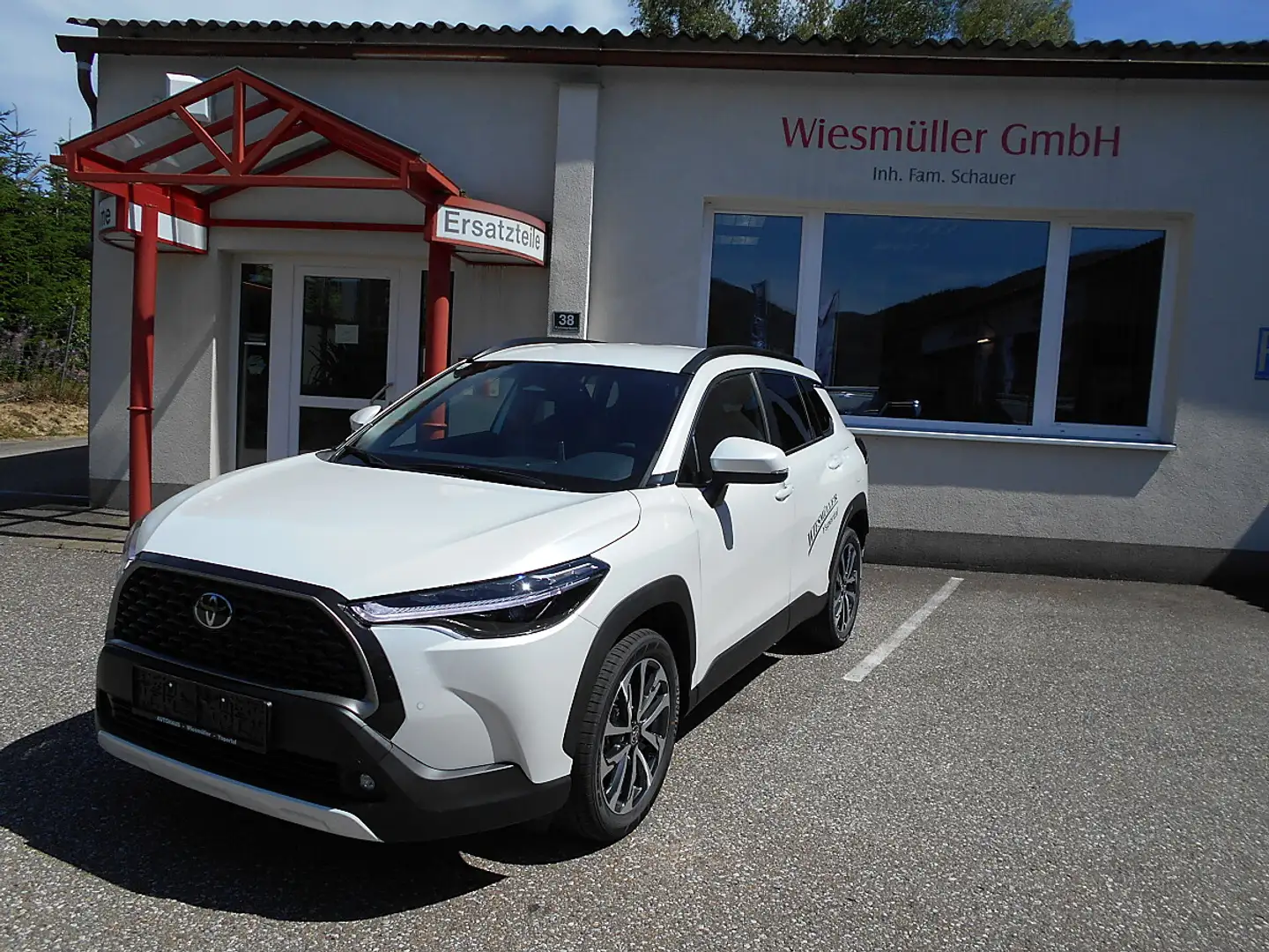 Toyota Corolla Cross 2,0 Hybrid Active Drive 2WD Weiß - 1