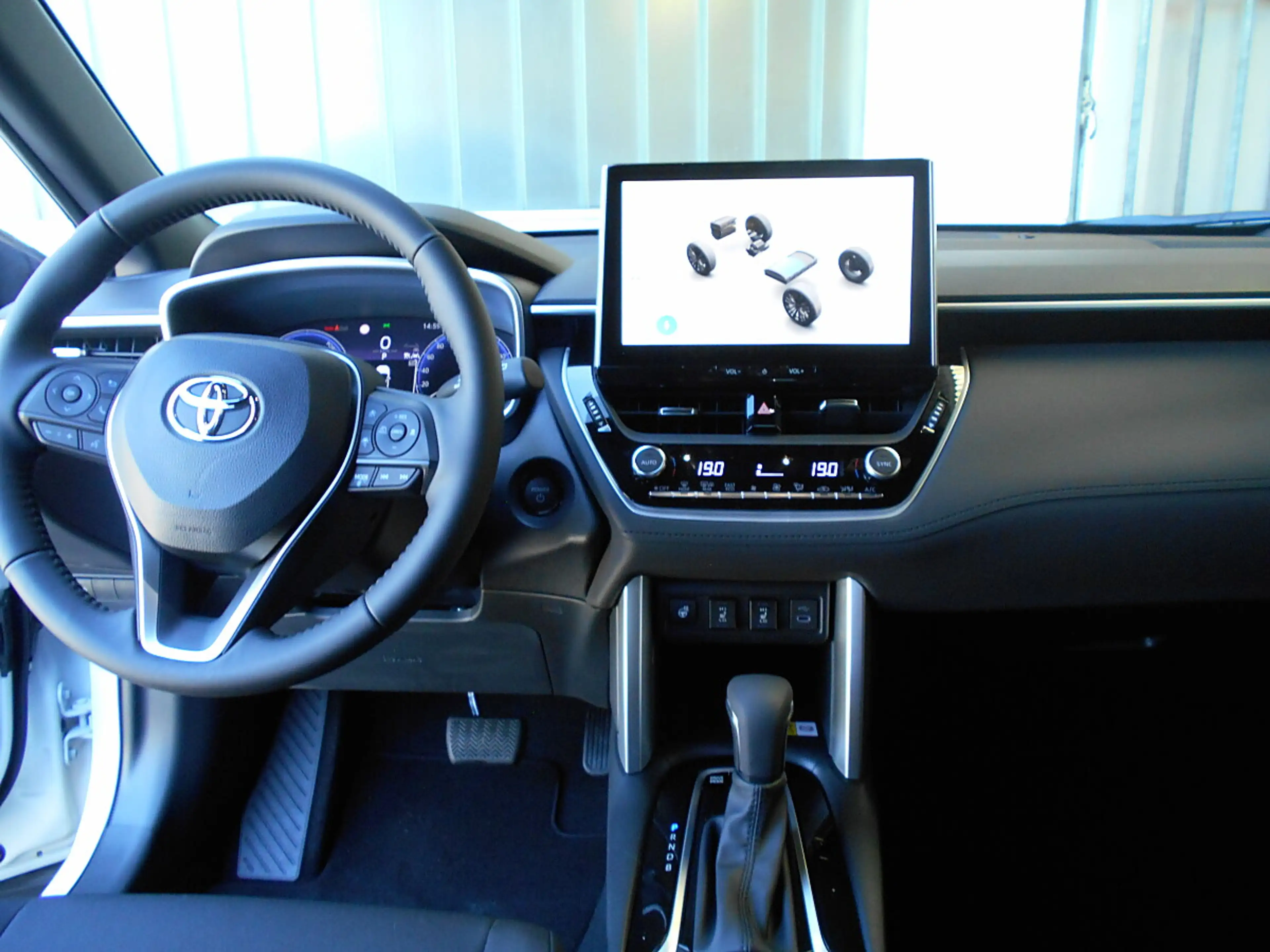 Toyota Corolla Cross 2,0 Hybrid Active Drive 2WD — photo 10
