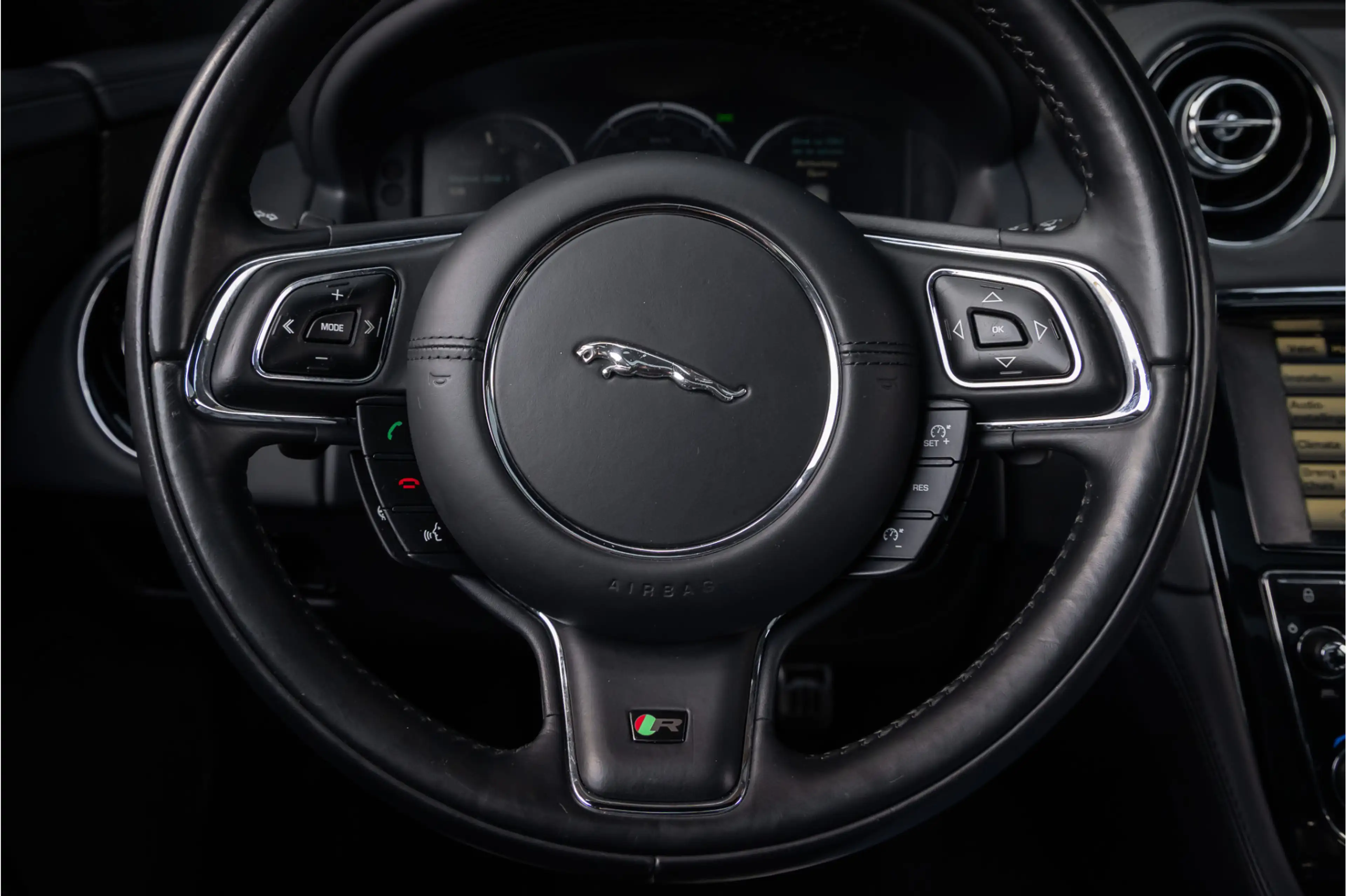 Jaguar XJR 5.0 V8 SC - Ultimate Black — photo 11