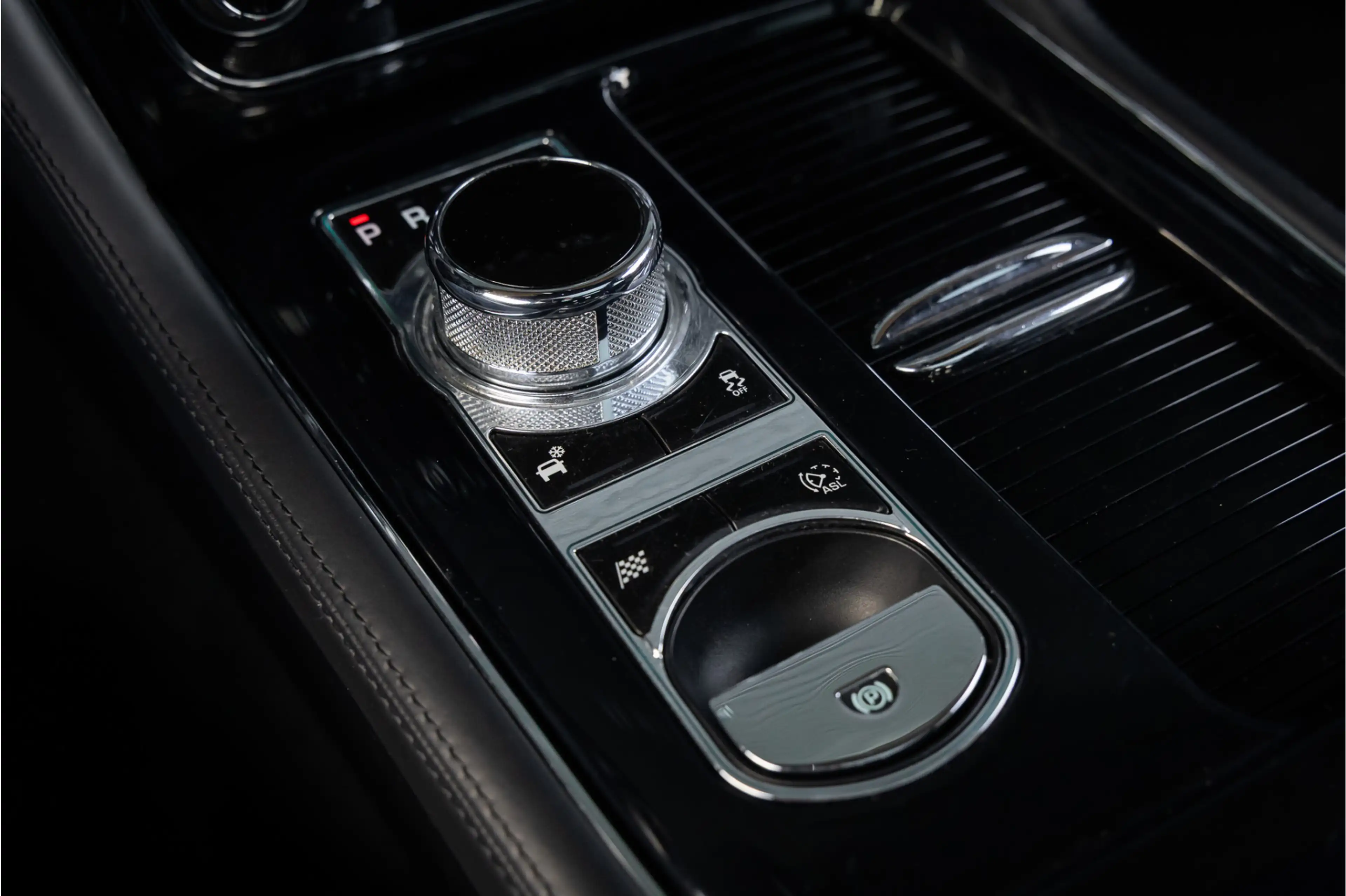 Jaguar XJR 5.0 V8 SC - Ultimate Black — photo 14