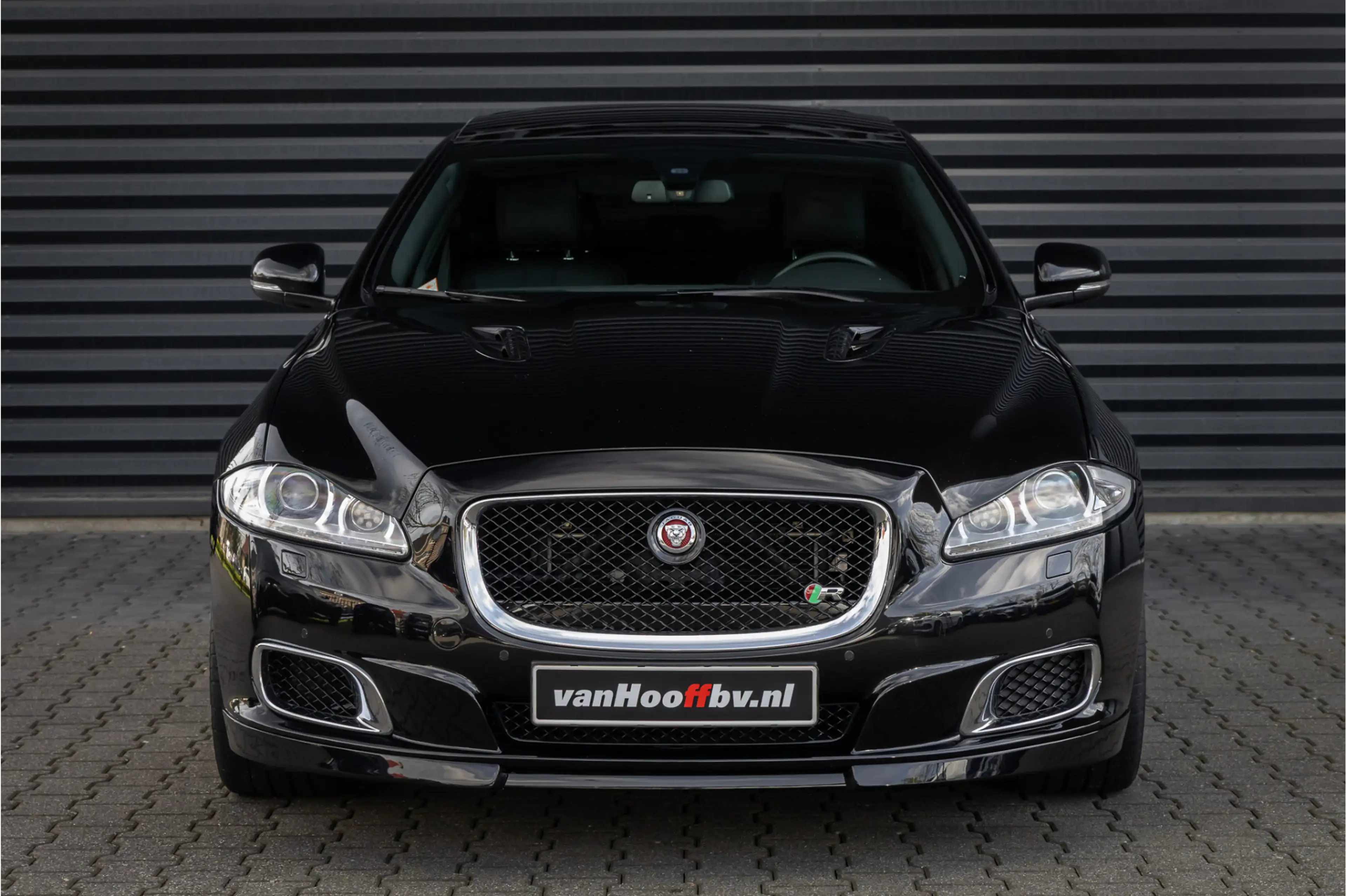 Jaguar XJR 5.0 V8 SC - Ultimate Black — photo 3