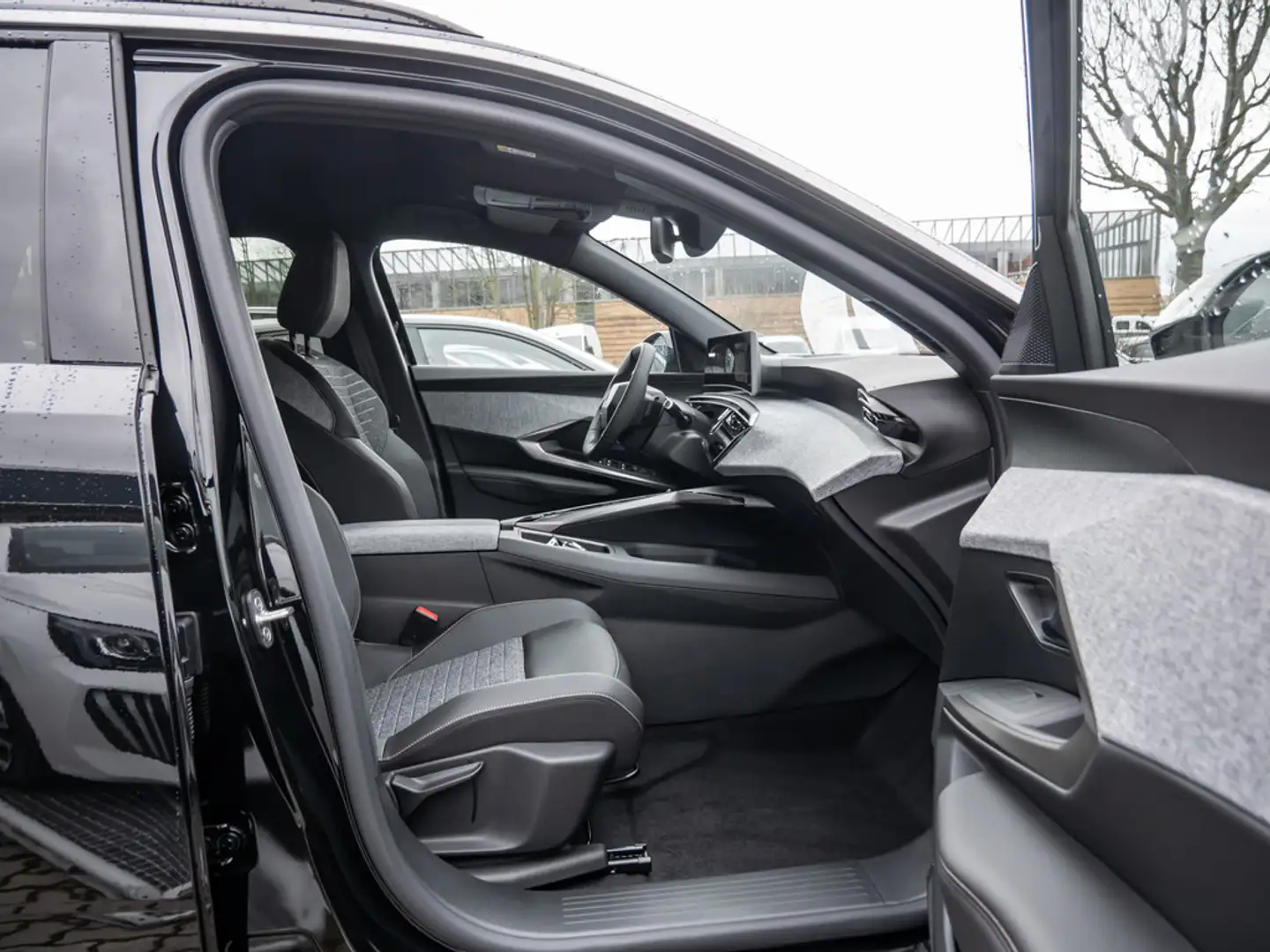 Peugeot 5008 1.2 Hybrid 145 Allure Schwarz - 2