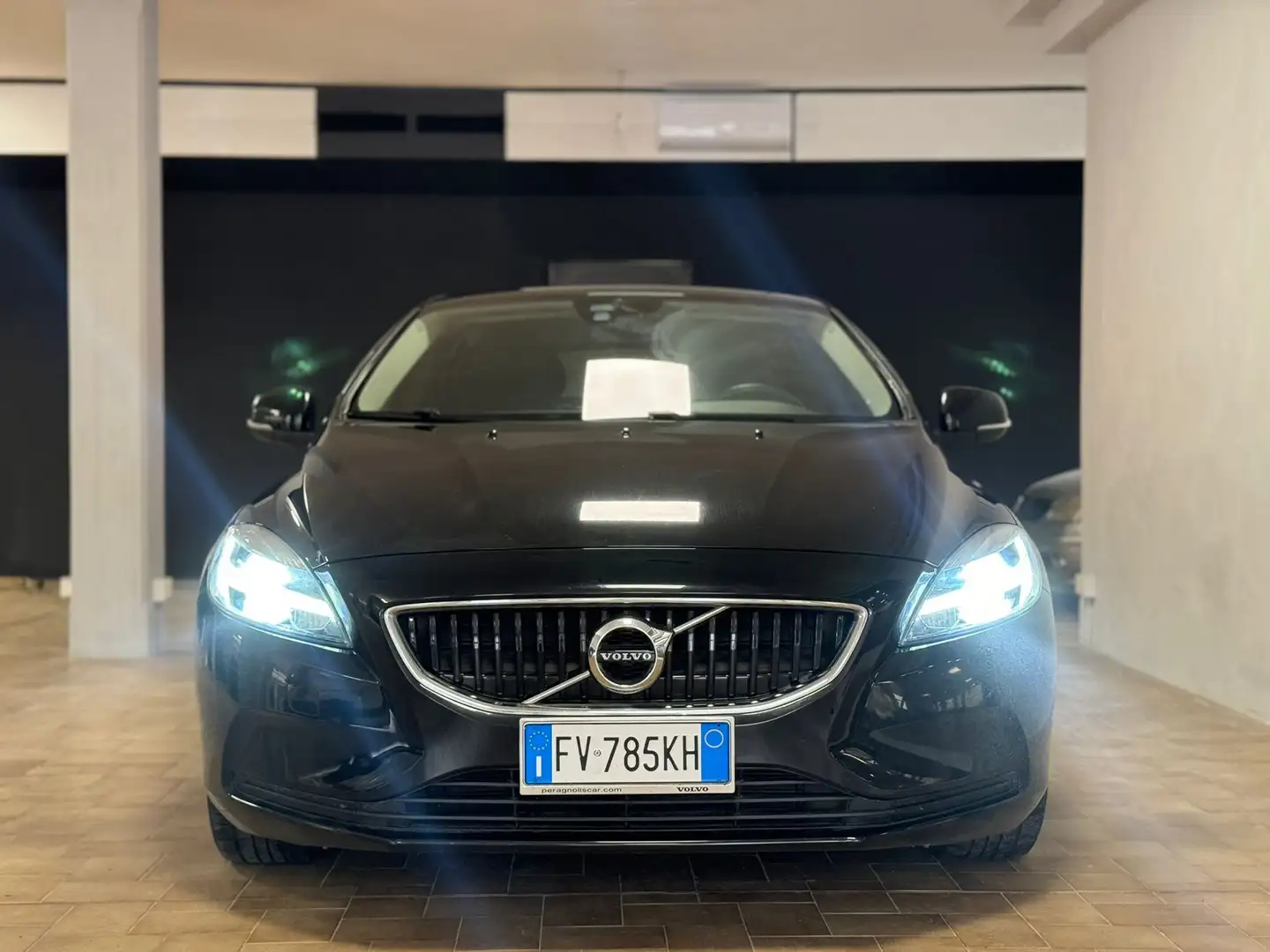 Volvo V40 V40 2.0 d2 R-design my19 Nero - 2