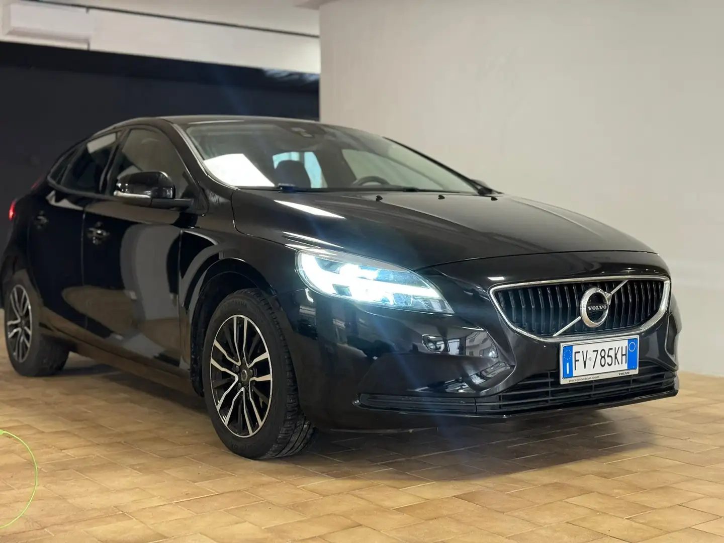 Volvo V40 V40 2.0 d2 R-design my19 Nero - 1