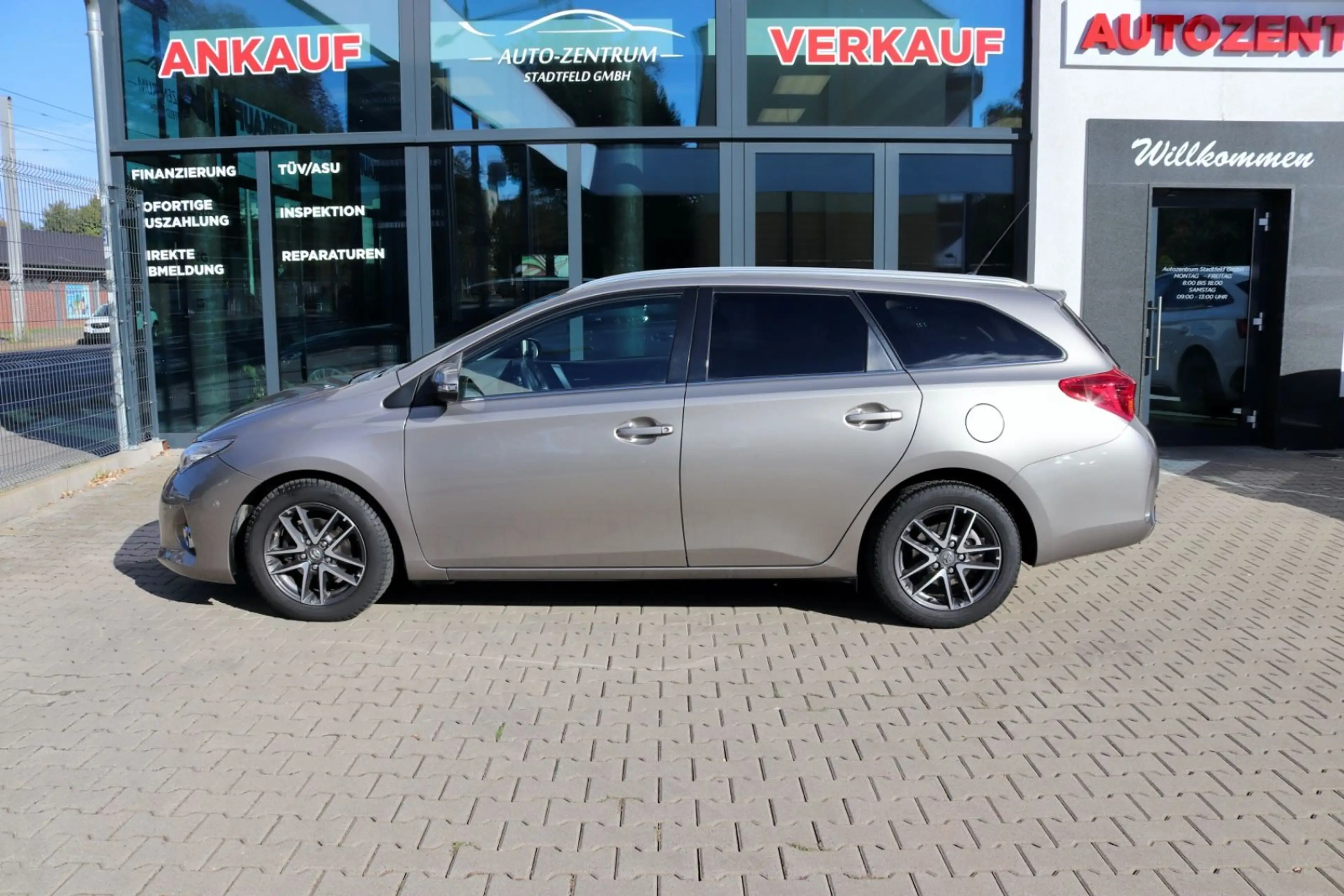 Toyota Auris Klima SHZ Tempomat Kamera — photo 4