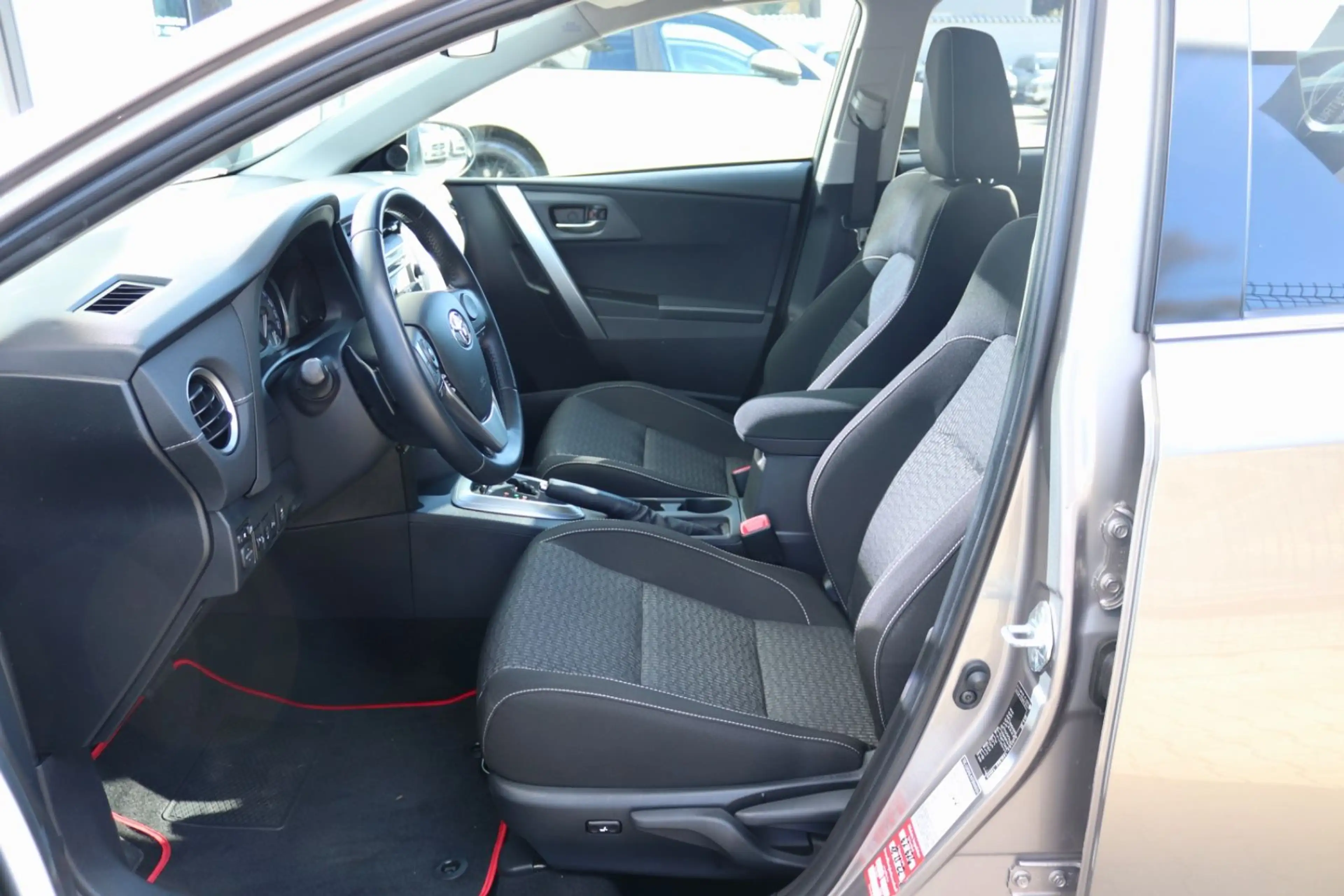 Toyota Auris Klima SHZ Tempomat Kamera — photo 13