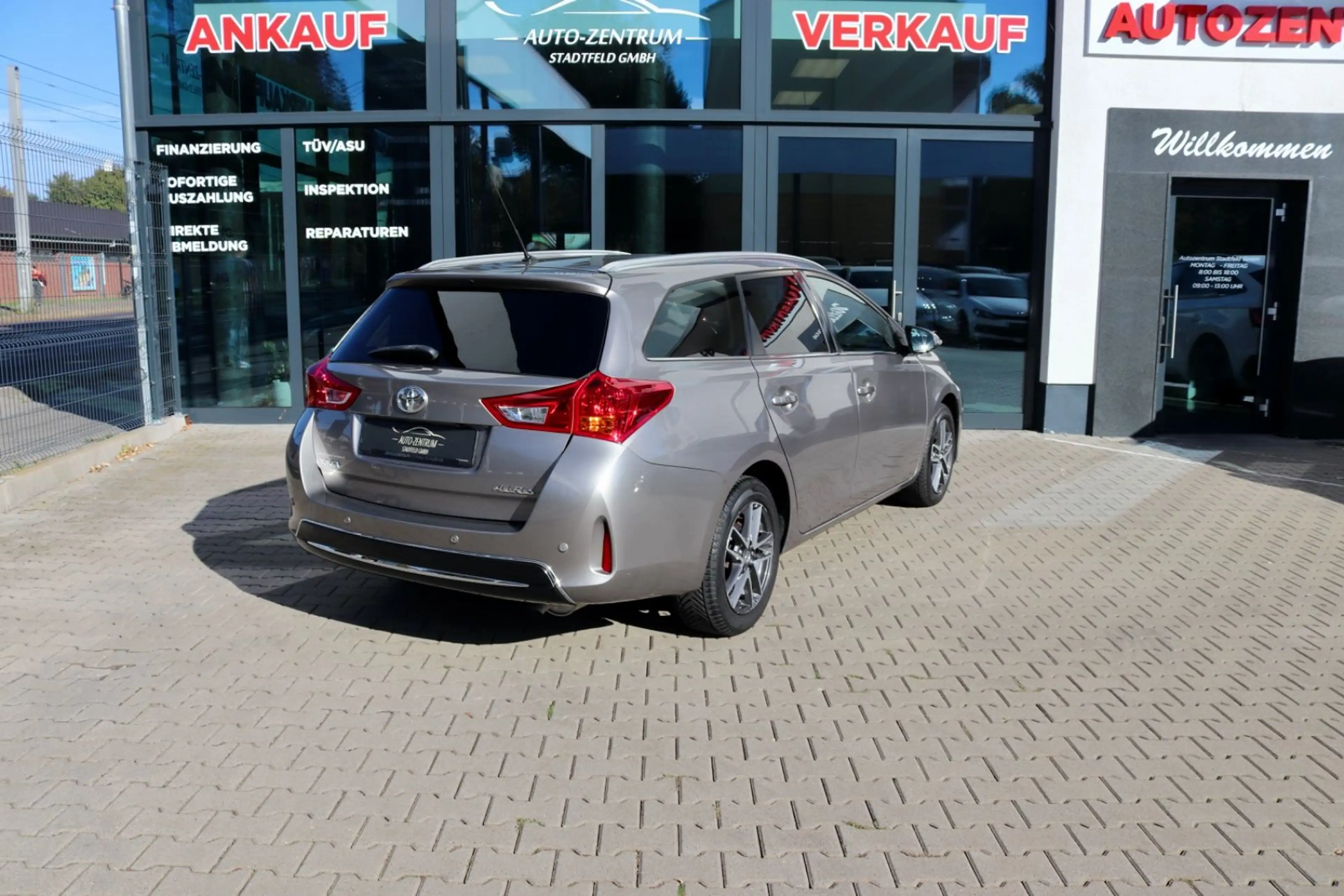Toyota Auris Klima SHZ Tempomat Kamera — photo 8