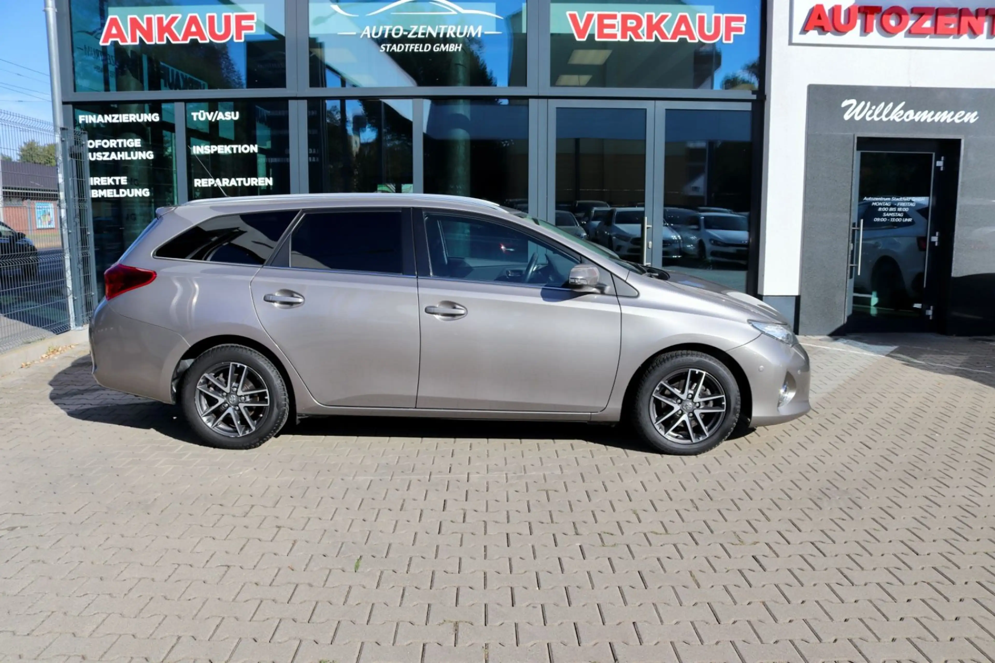 Toyota Auris Klima SHZ Tempomat Kamera — photo 9
