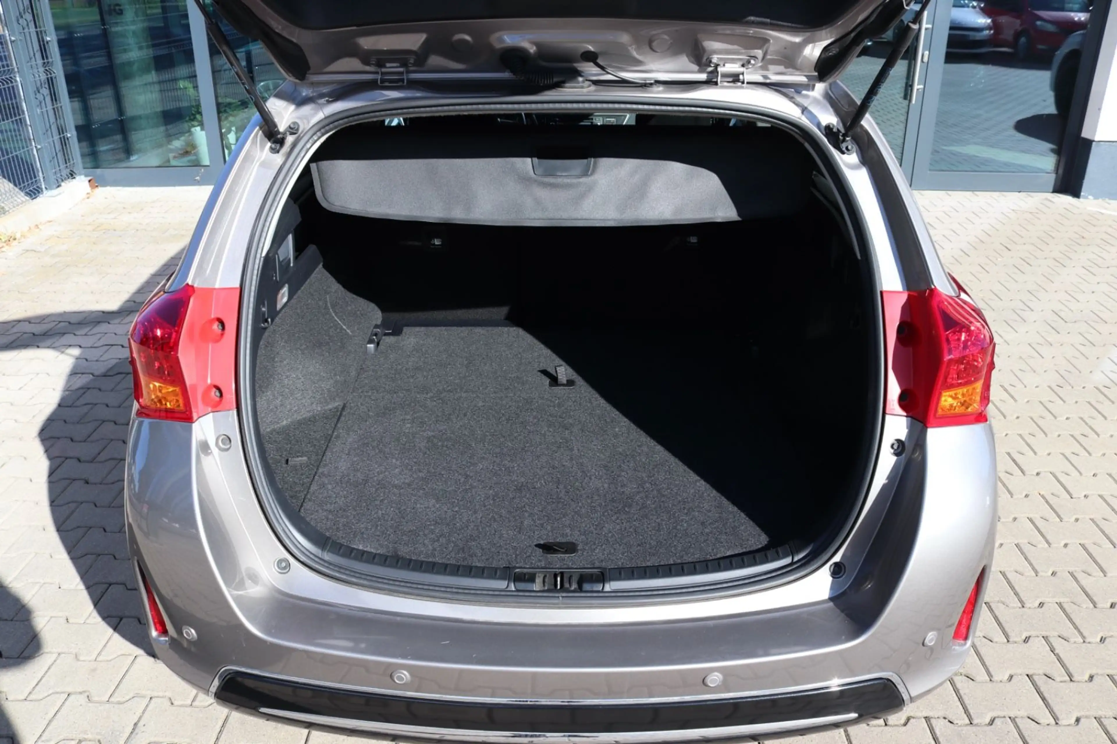 Toyota Auris Klima SHZ Tempomat Kamera — photo 7