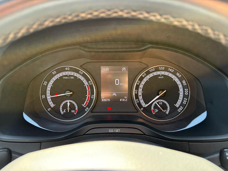Skoda Karoq Active PDC/KLIMA/CARPLAY/TEMPO — photo 14