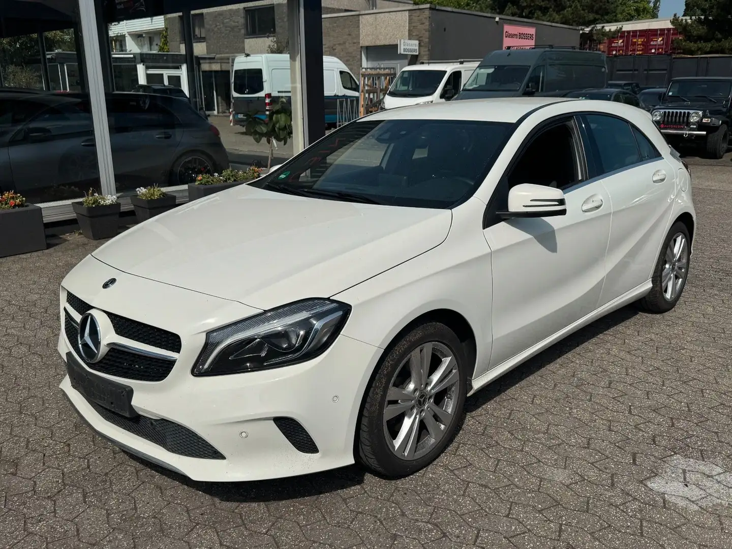 Mercedes-Benz A 180 BlueEfficiency Blanc - 2