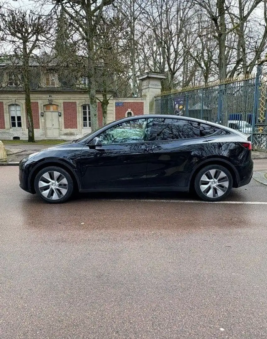 Tesla Model Y propulsion Schwarz - 1
