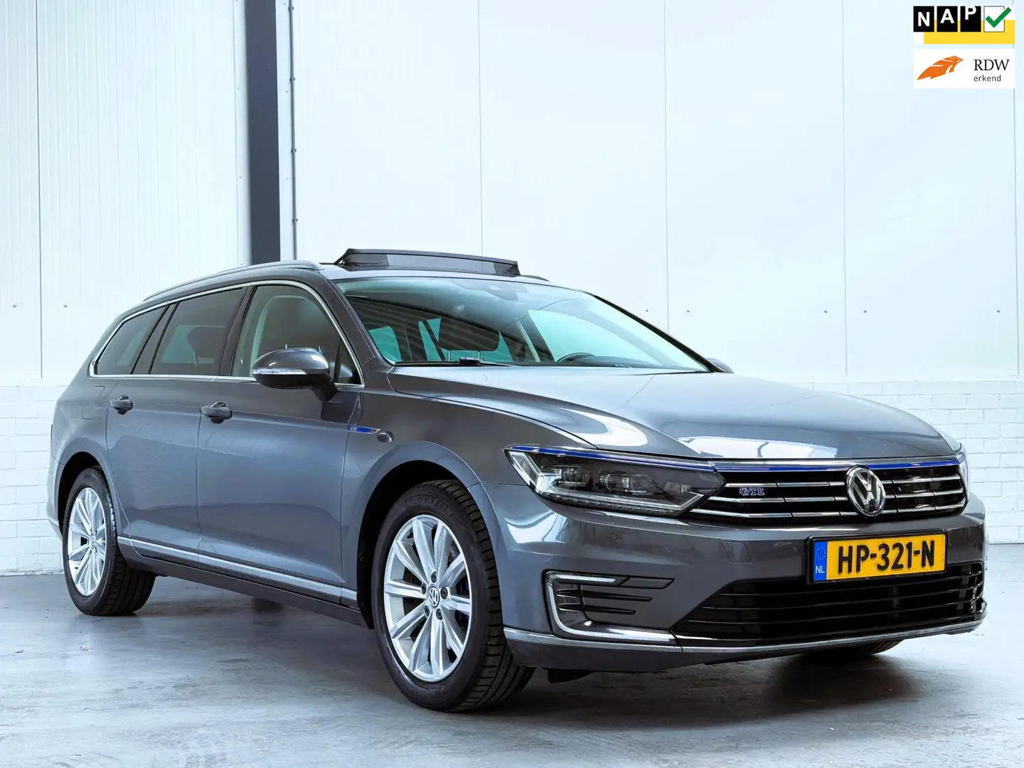 Volkswagen Passat Variant 1.4 TSI GTE Highline Pano|Leder|Trekhaak Gris - 1