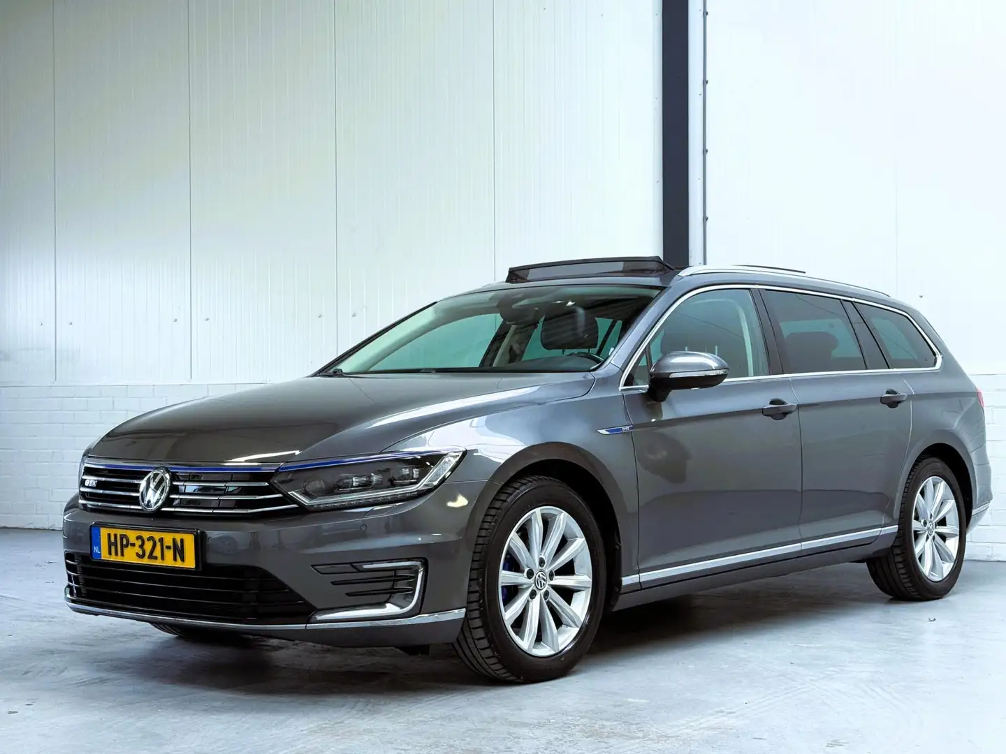 Volkswagen Passat Variant 1.4 TSI GTE Highline Pano|Leder|Trekhaak Gris - 2