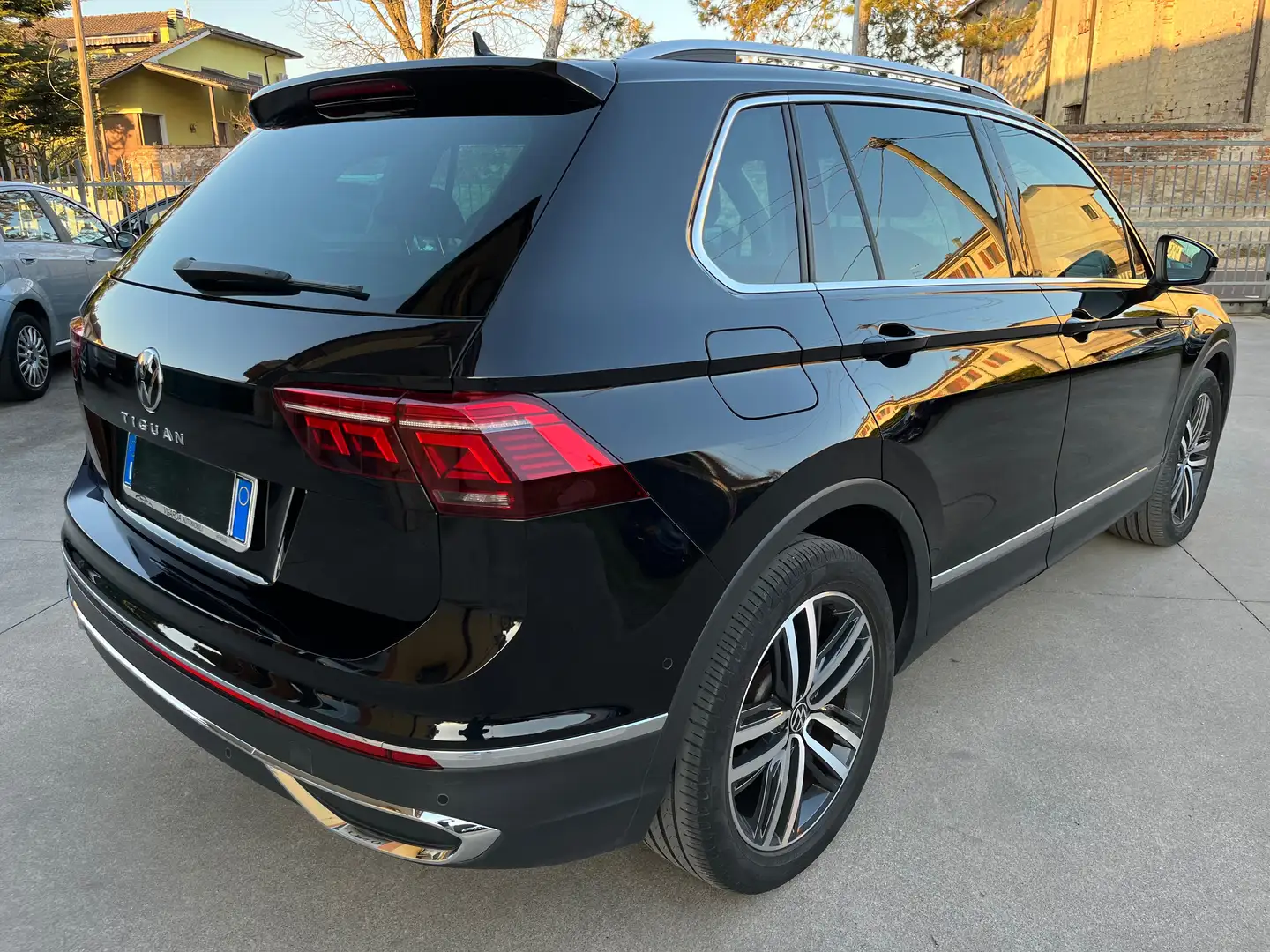 Volkswagen Tiguan 2.0 tdi Elegance 150cv dsg TELECAMERA, MATRIX, LED Negro - 2