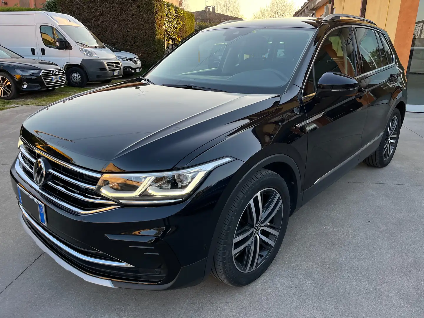 Volkswagen Tiguan 2.0 tdi Elegance 150cv dsg TELECAMERA, MATRIX, LED Negro - 1
