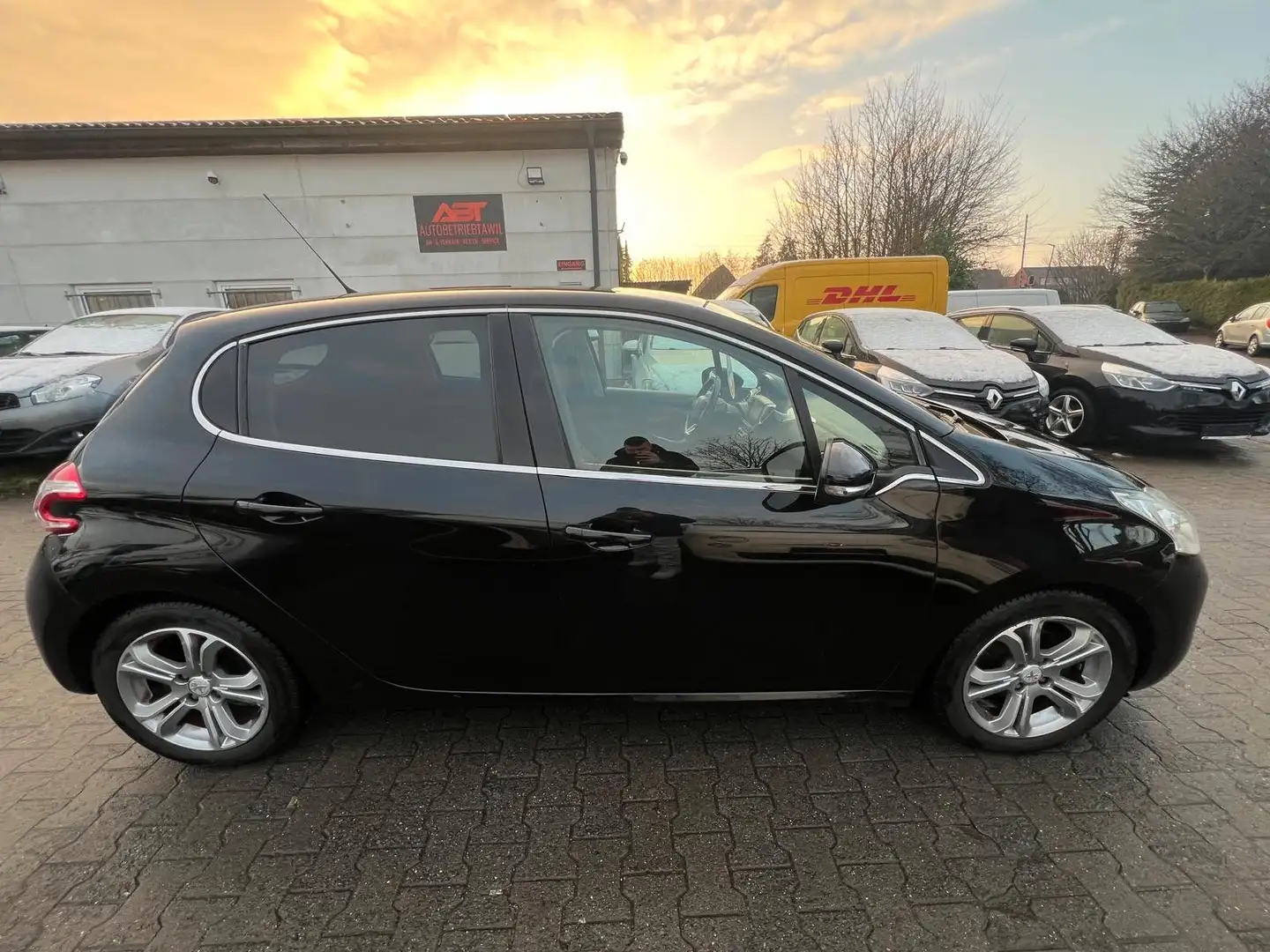 Peugeot 208 1.4, TÜV NEU, Klima, PDC, Garantie, 2.Hand Negro - 2
