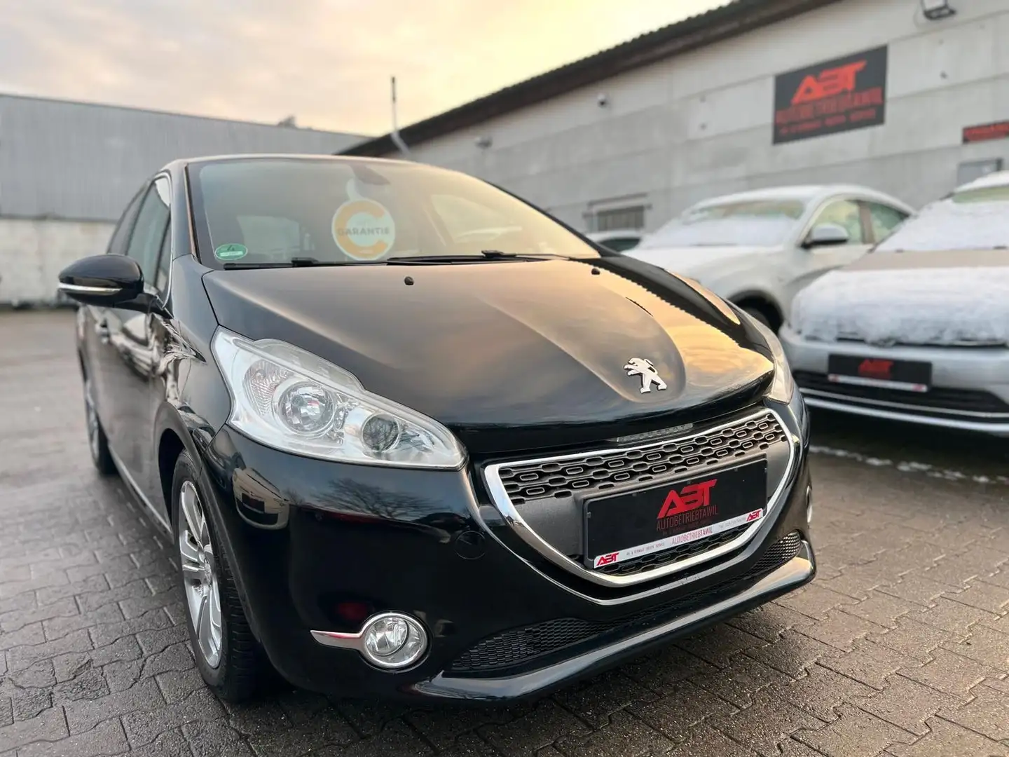 Peugeot 208 1.4, TÜV NEU, Klima, PDC, Garantie, 2.Hand Negro - 1