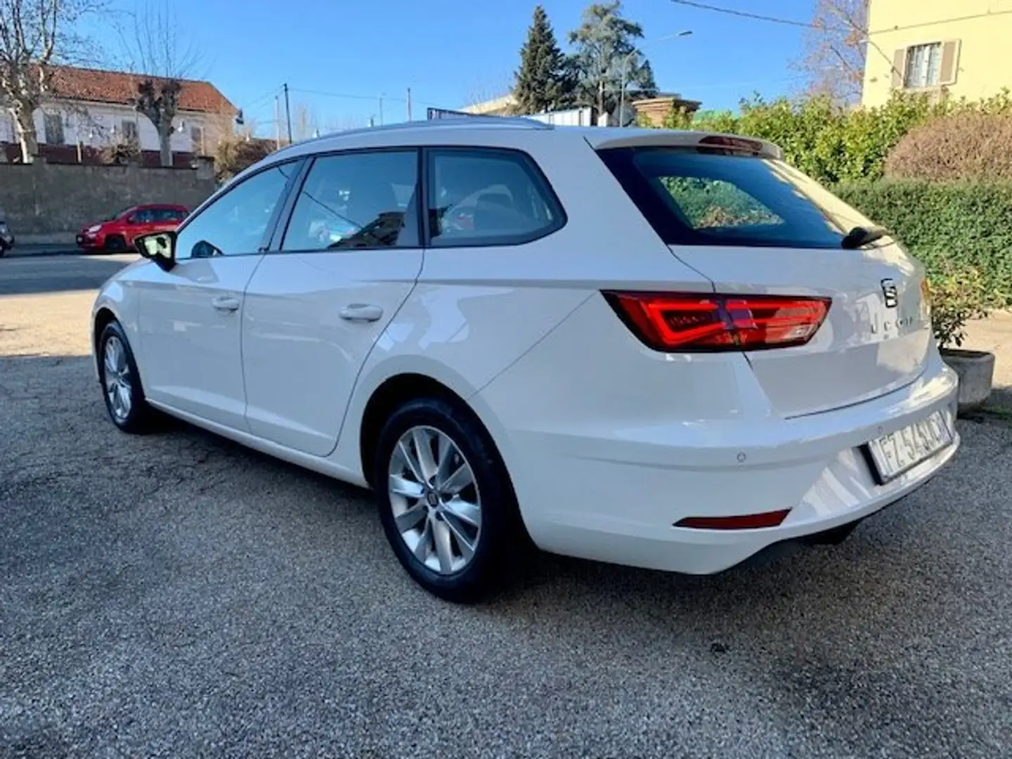 SEAT Leon ST 1.6 TDI 115cv NAVIGAT. FULL E6d Bianco - 2