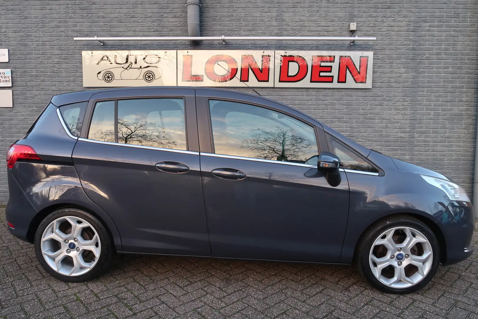Ford B-Max 1.0 EcoBoost Titanium Bij ons bedrijf va 2017 in o Gris - 2