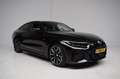 BMW i4 EDrive40 84 kWh M-SPORT / ORG.NED / CAMERA / TREKH Zwart - thumbnail 21