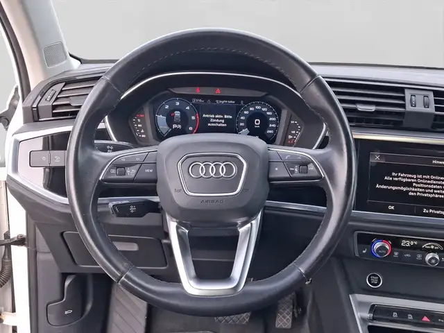 Audi Q3 view 9