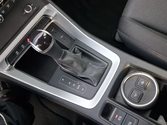 Audi Q3 view 11