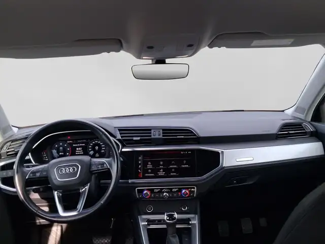 Audi Q3 view 5