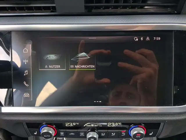 Audi Q3 view 14