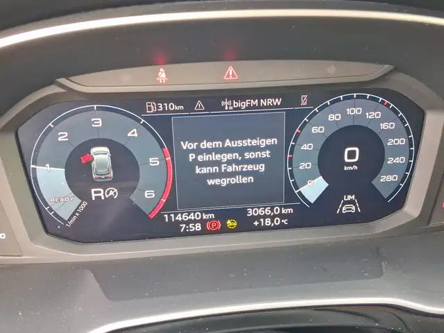Audi Q3 view 10